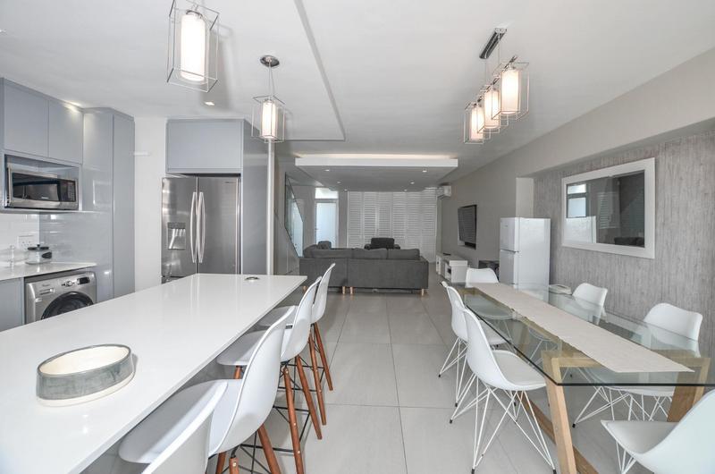 To Let 2 Bedroom Property for Rent in Dolphin Beach Western Cape